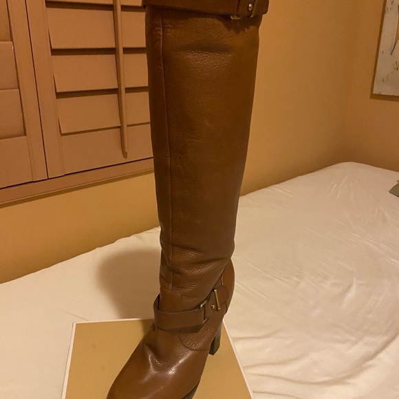 Boots - Picture 5 of 5